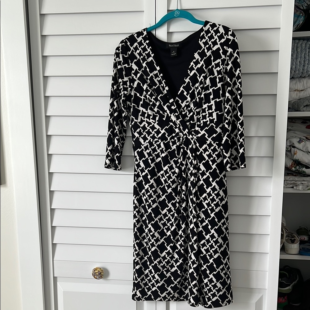 White House Black Market Black and White Sheath Dress V-Neck 3/4 Sleeve